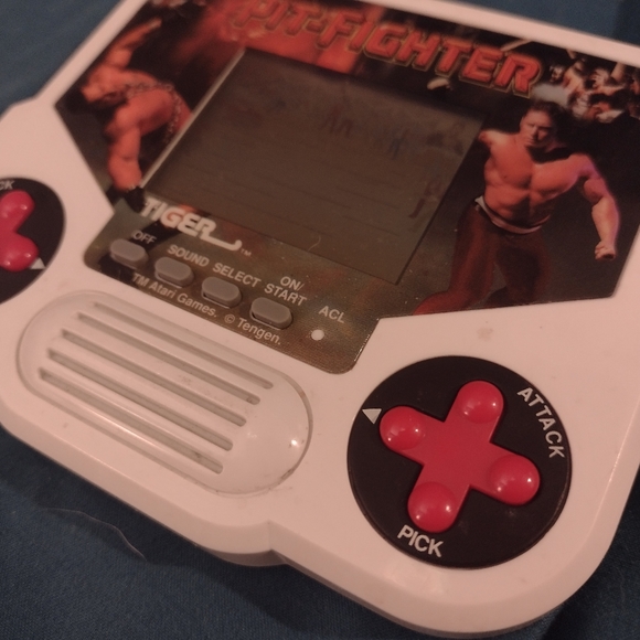 Vintage 1988 Tiger Electronics Pit Fighter Handheld Digital Game - Picture 5 of 7